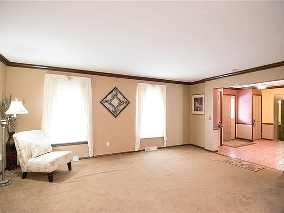 5th image of 18391 Admiralty Dr