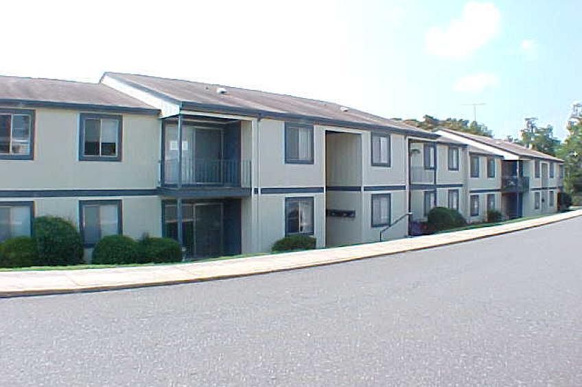 1st image of 1220 Moseley Dr APT 20