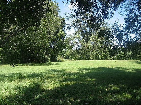 Several large oaks and pecans provide lovely shady spots.