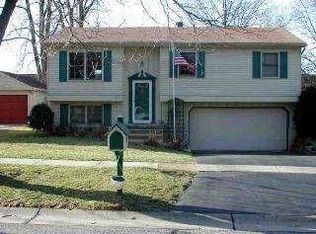 5647 Clearview Dr, Sylvania, OH 43560