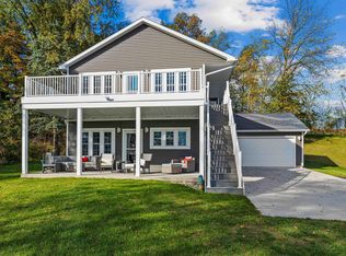 840 Lane 101 Hamilton Lk, Hamilton, IN 46742