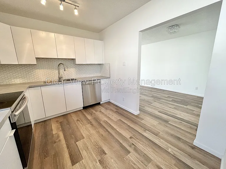 5 Laval Ct W #UPPER LEVEL — Photo 3