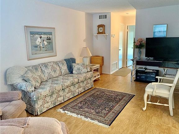 3rd image of 24 Vista Gardens Trl