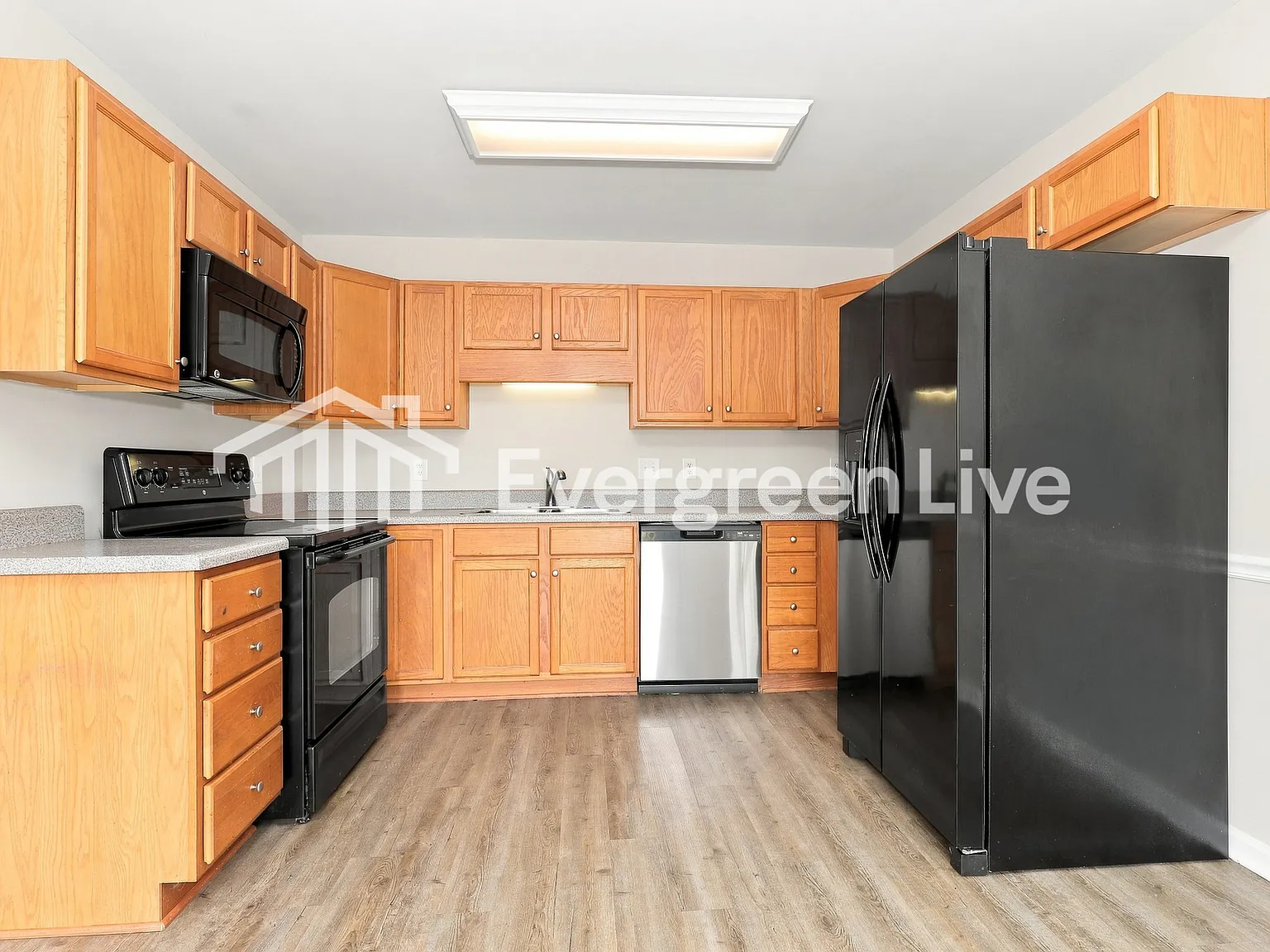 3 bed, 2.0 bath, 1300 sqft, $1,795 — Photo 2
