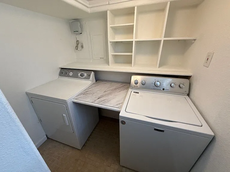 745 E St NE #B — Photo 19