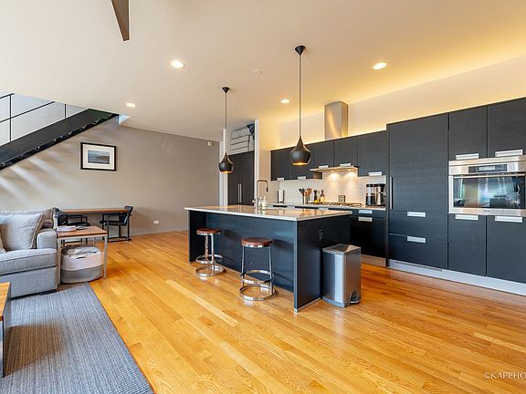 4th image of 1919 W Crystal St APT 205