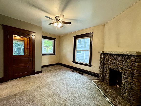 2nd image of 921 W 7th St #1