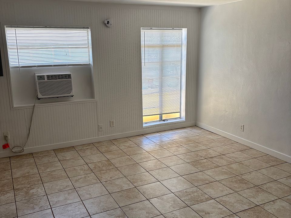 1st image of 820 2nd St N APT 7