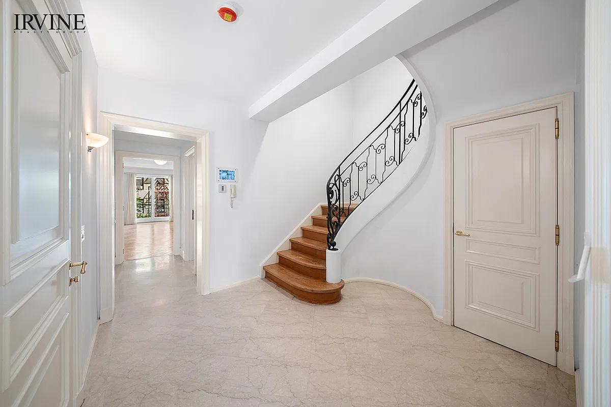 325 East 53rd Street — Photo 3