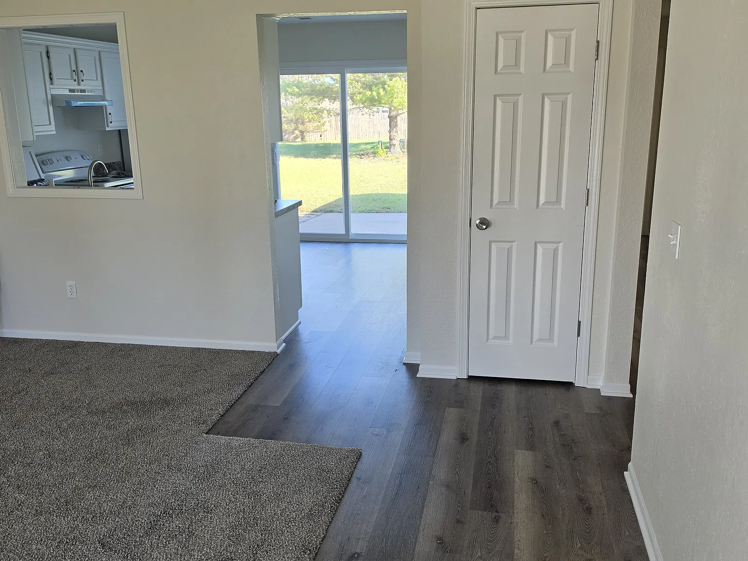3 bed, 1100 sqft, $1,650 — Photo 2