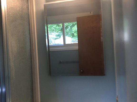 3rd image of 106 Burlington Dr