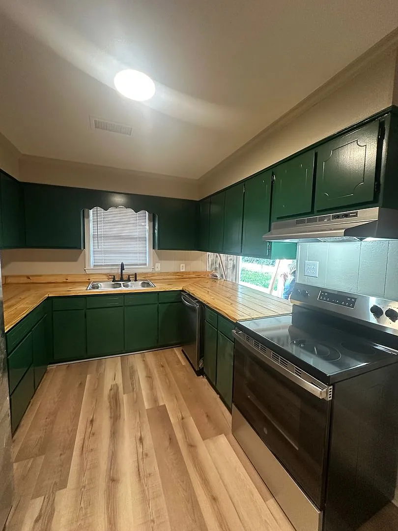 3 Bed 2 Bath House — Photo 4