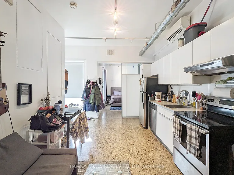 214 Bathurst St #B1 — Photo 4