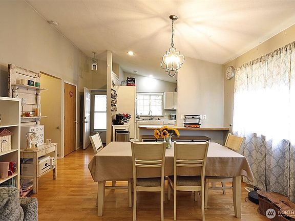 5th image of 19523 71st Avenue E
