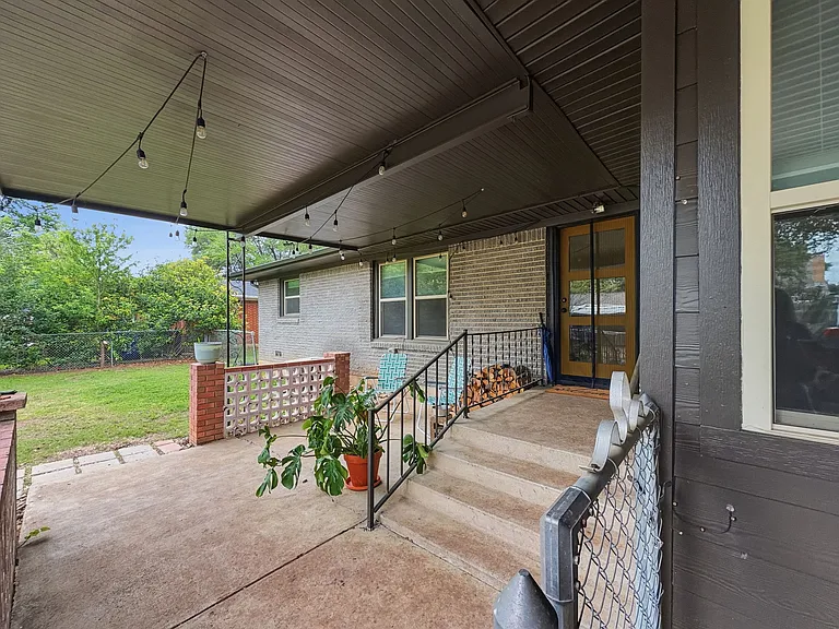 2137 Lenamon St — Photo 22