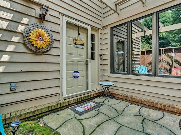 3rd image of 112 Windward Dr SW #112