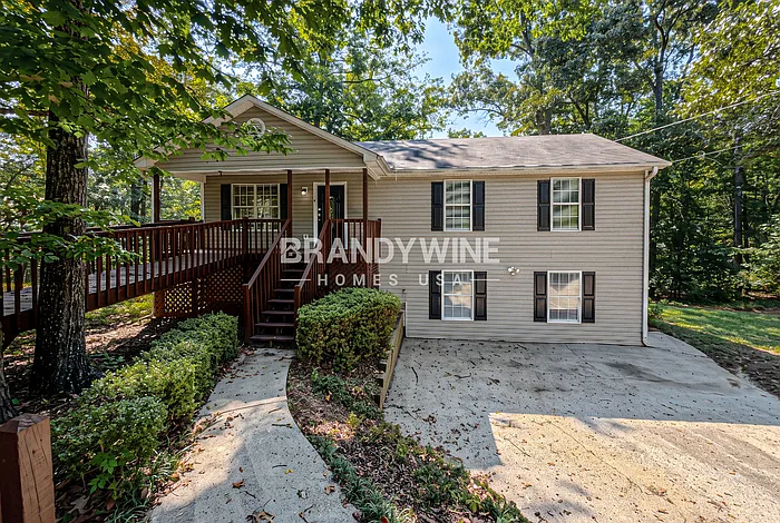 4 bed, 3.0 bath, 2340 sqft, $2,345 — Photo 2