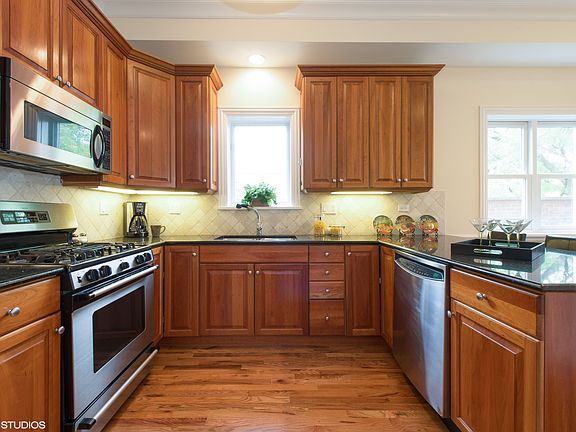 5th image of 2630 N Mildred Ave #2