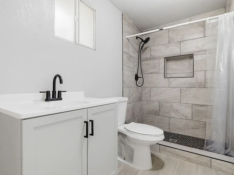 593 Myra St — Photo 18