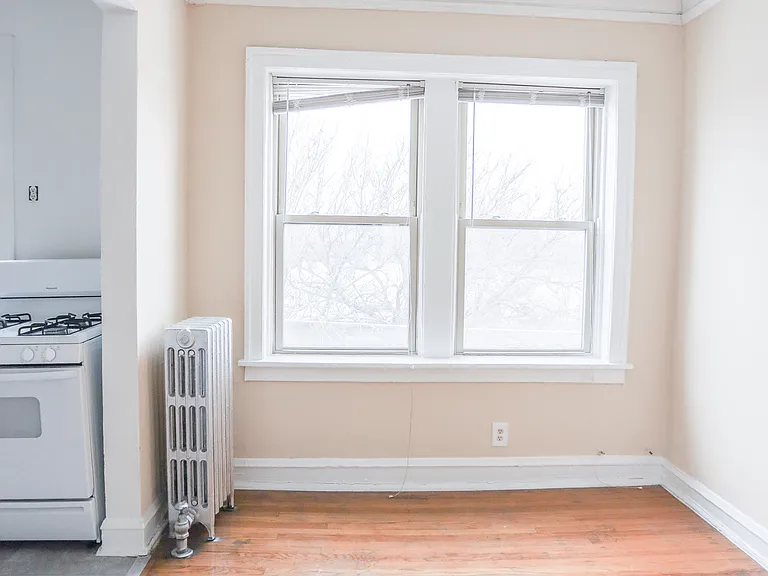 3944 W Roscoe St #2B — Photo 4