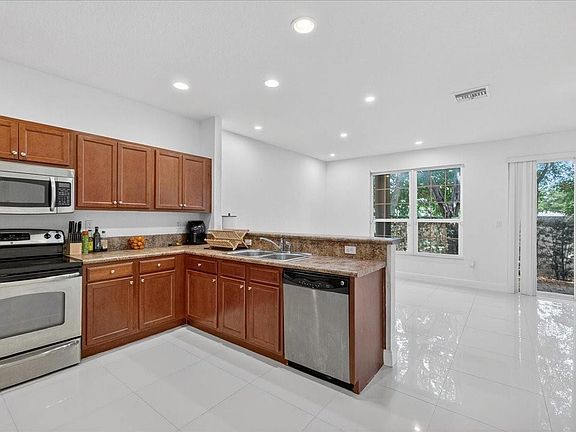 5th image of 3262 NW 31st Terrace
