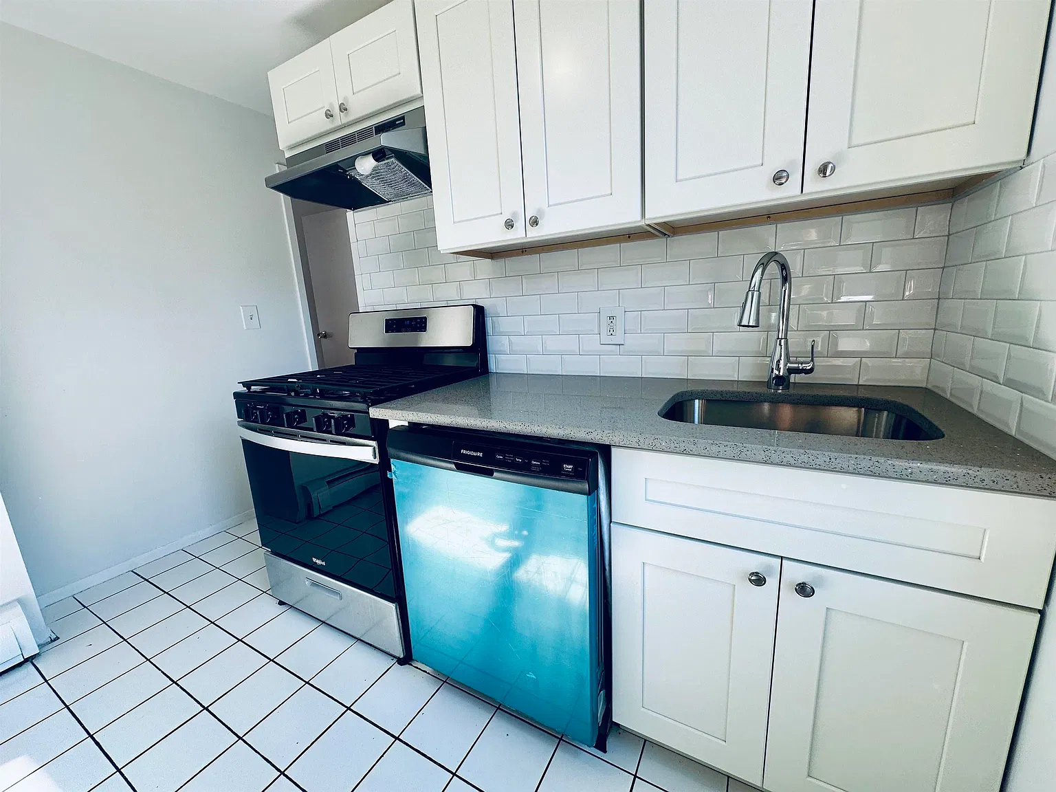 787 Summit Ave — Photo 2