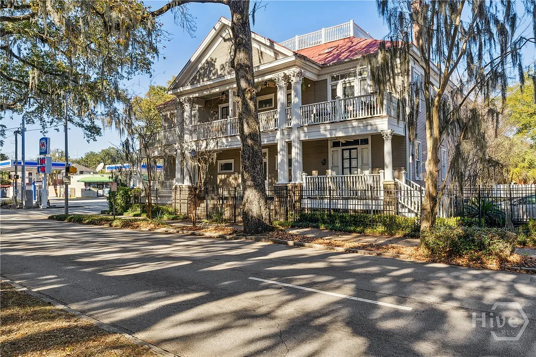 1 bed, 1.0 bath, 981 sqft, $1,800 — Photo 4
