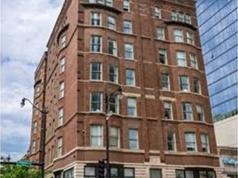 30 East Roosevelt