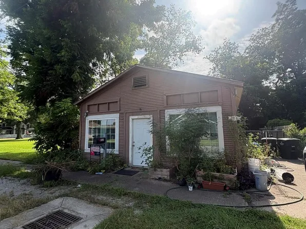213 S Hill St, Alvin, TX 77511