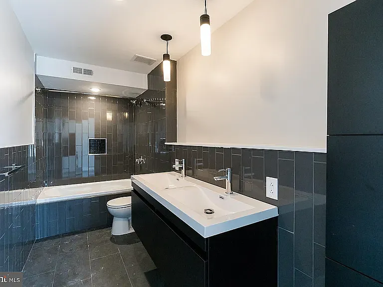 512 E Girard Ave #305 — Photo 6