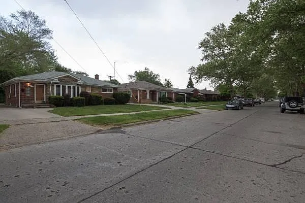 21740 Parklawn St — Photo 19