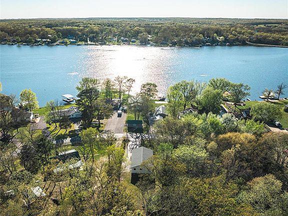 5th image of 840 Lakeshore Dr