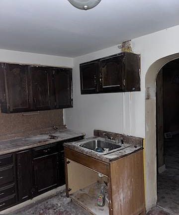 4th image of 444 W Carey St