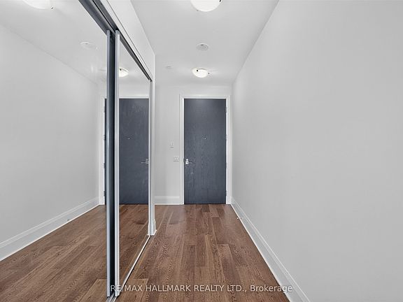 2nd image of 151 Avenue Rd #803