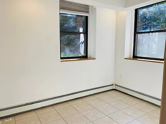 Rented by Bank Neary | media 27