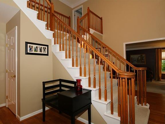 2nd image of 7827 Bennington Dr