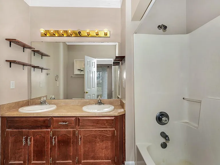 126 Suddith Ln — Photo 9