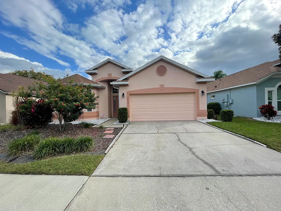 2412 Runyon Cir