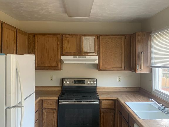 3rd image of 317 Polk St