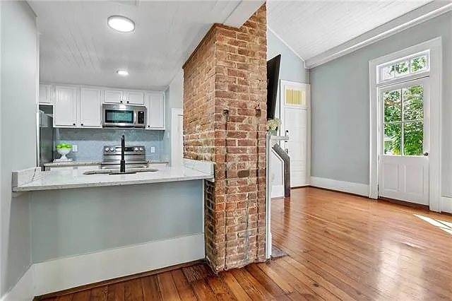 3 bed, 2.0 bath, 1209 sqft, $2,495 — Photo 4