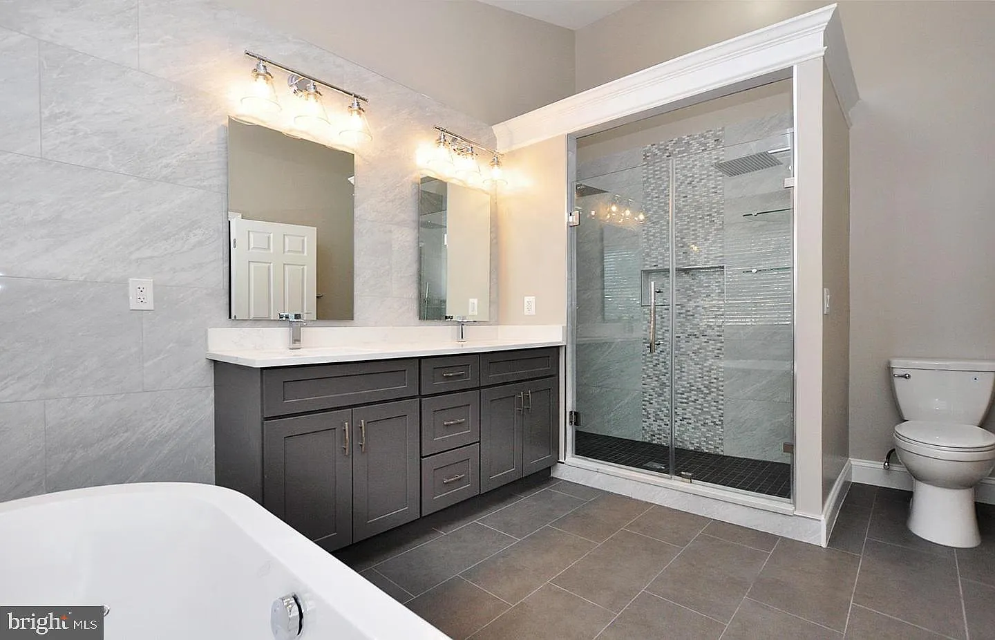 4 bed, 3.5 bath, 2340 sqft, $4,900 — Photo 4