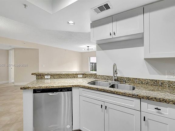 4th image of 2009 SE 10th Ave APT 302