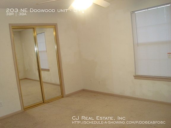 3rd image of 203 NE Dogwood St