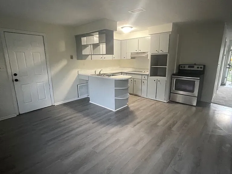 1464 Richmond Ave — Photo 2