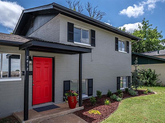 3rd image of 2412 Piccadilly Cir