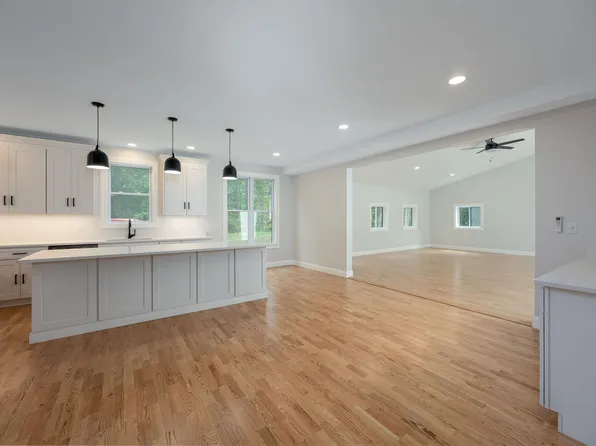 99 Rockingham Road Unit 1, Londonderry, NH 03053