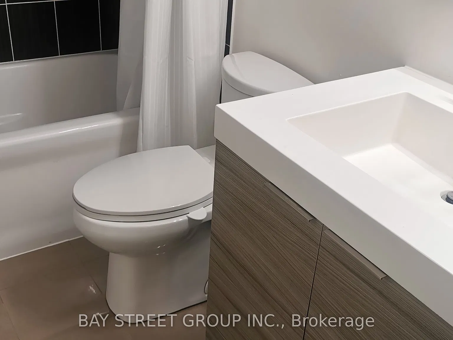318 Richmond St W — Photo 4
