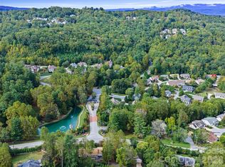 292 Carriage Crest Dr, Hendersonville, NC 28791