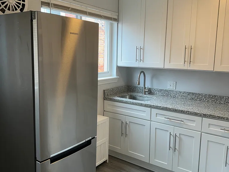 206 Webster St NE — Photo 4