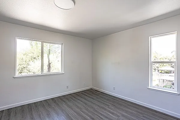 2337 N Silvervale St — Photo 4